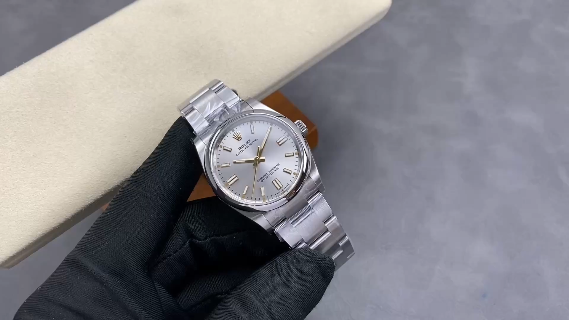 Rolex Oyster Perpetual 41 Silver Dial Steel M124300 0001 Men's Watch