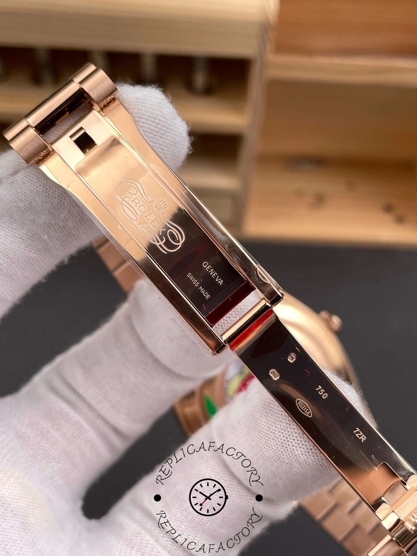 Rolex Day Date in 18 ct Everose Gold M228235 0055 40mm