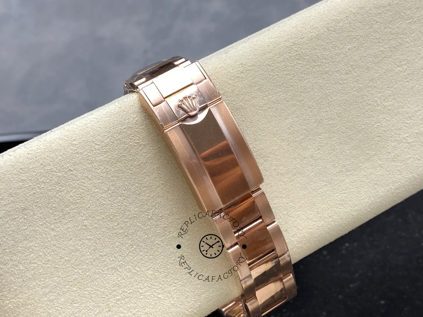 2025 Rolex GMT Master II 18k Everose Gold M126715CHNR 0002 Replica