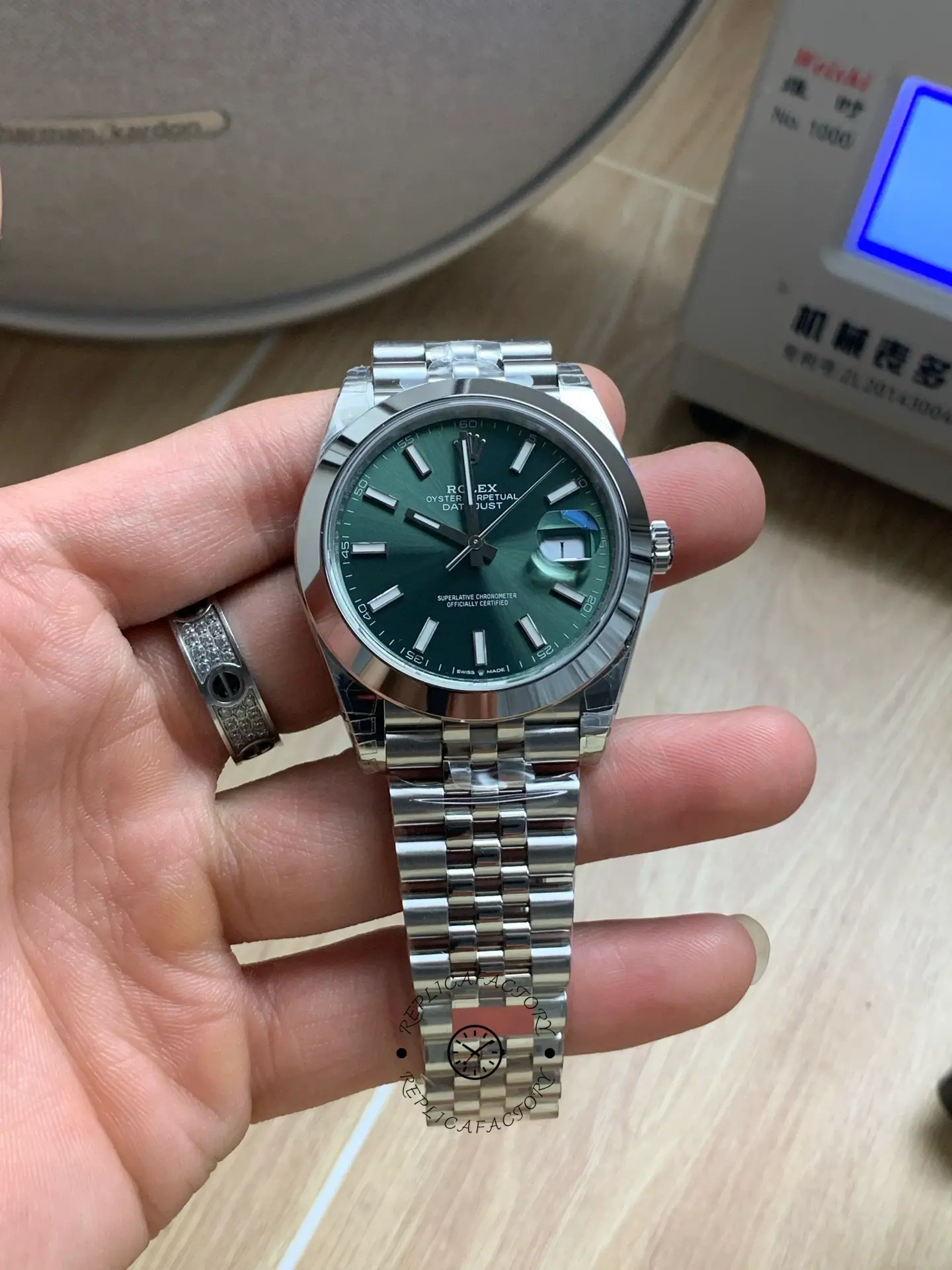 Rolex DateJust 41mm m126300 0020 Oystersteel Jubilee Mint Green Dial