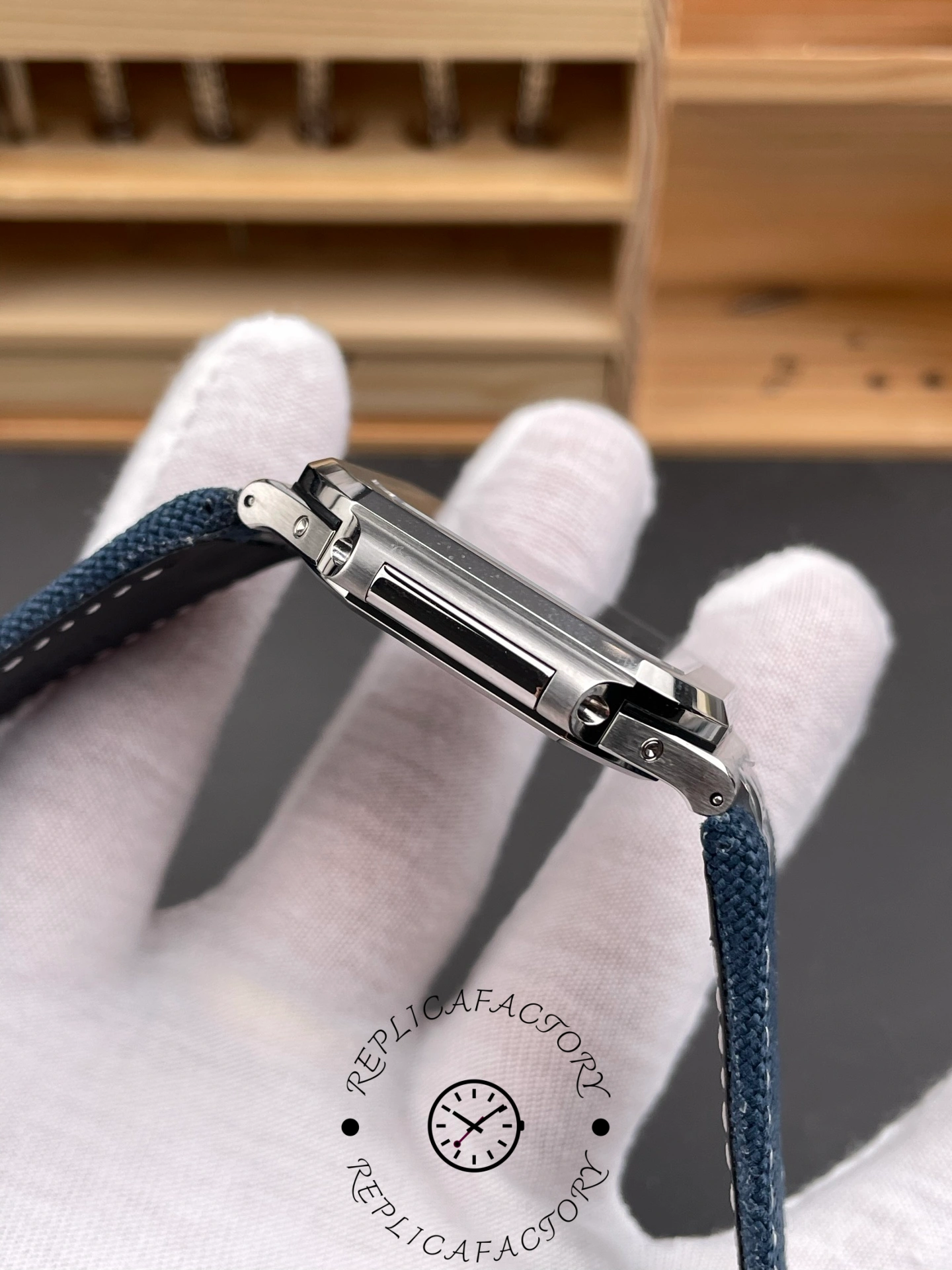Patek Philippe Cubitus Platinum 5822P 001