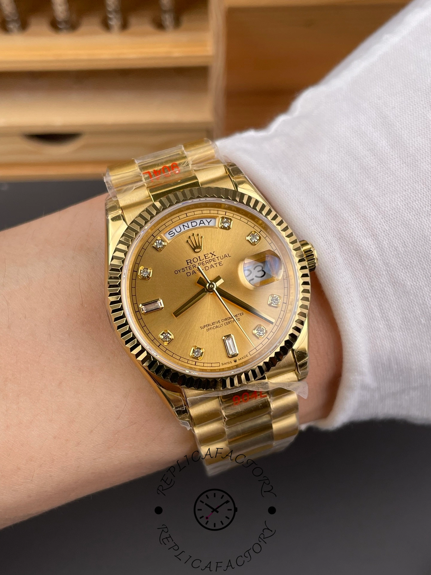 Rolex Day-Date 128238 0008 Fluted Bezel Champagne Diamond Dial 36MM Unisex Replica Watch