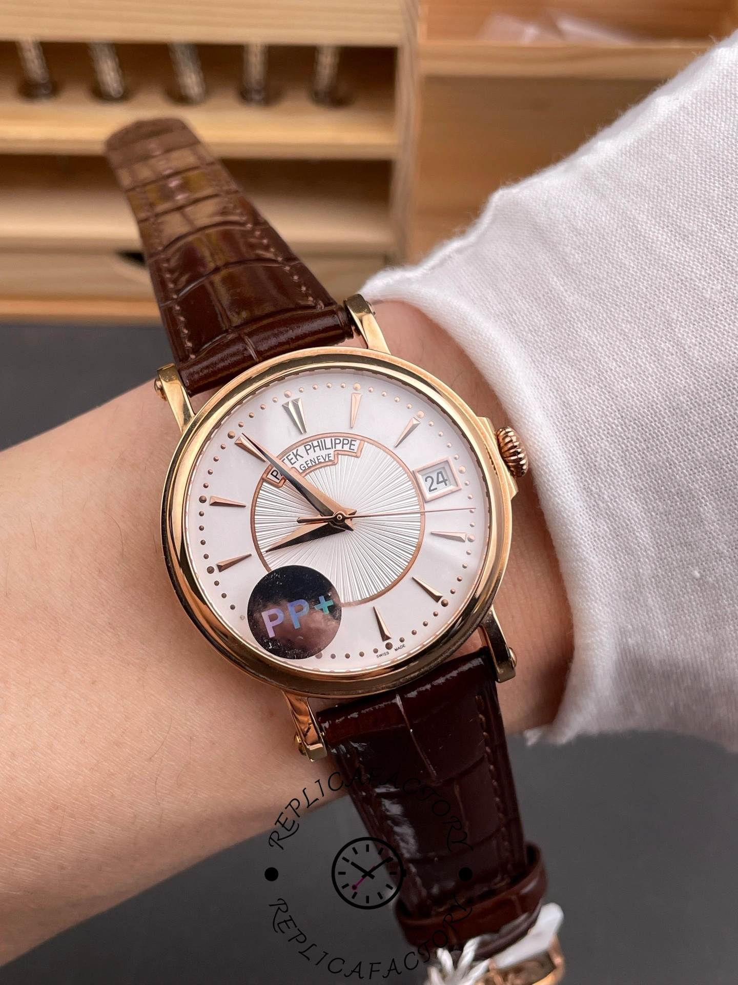 Patek Philippe Calatrava 5153R-001 Date Black Dial 38mm