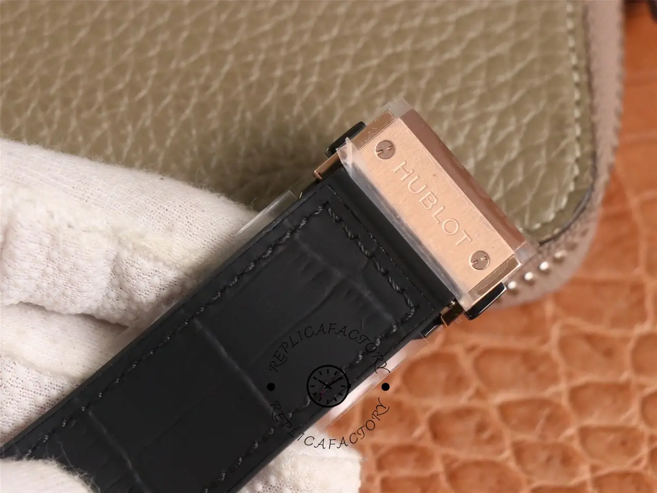 Strap end detail of Hublot Classic Fusion 542.OX.1181.LR showing the leather-rubber strap and end piece.