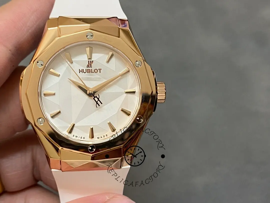 Hublot Classic Fusion 550.OS.2200.RW.ORL20 40MM