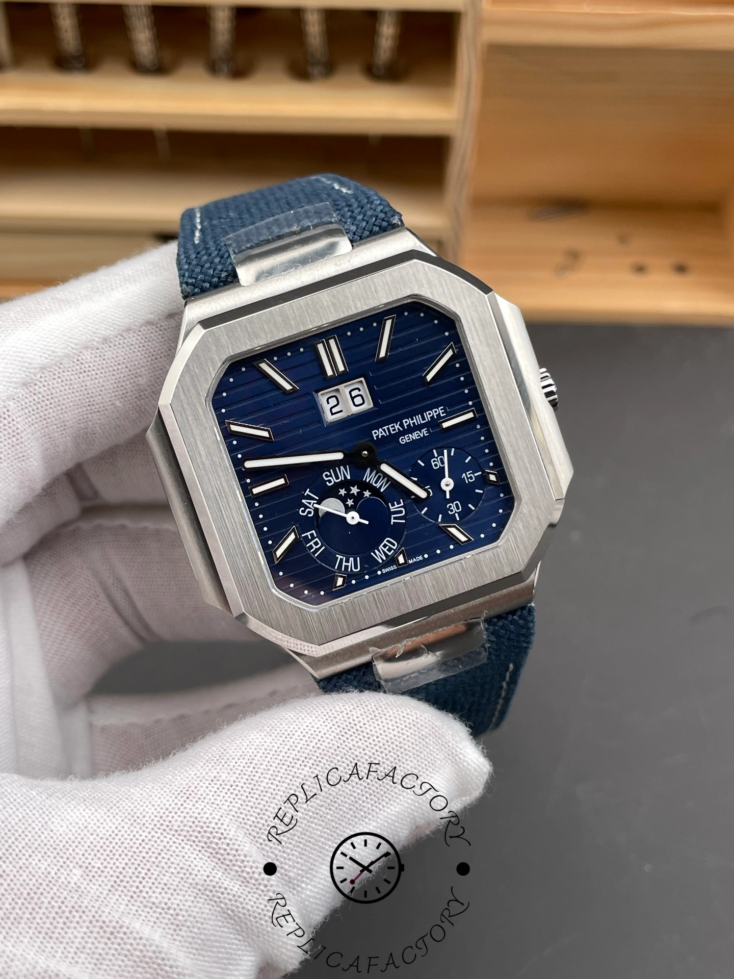 Patek Philippe Cubitus Platinum 5822P 001