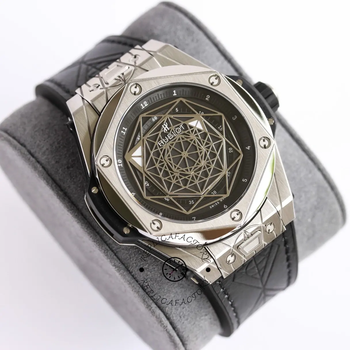 Three-quarter view of Hublot Big Bang 415.NX.1112.VR.MXM16 with black dial pattern and case facets.