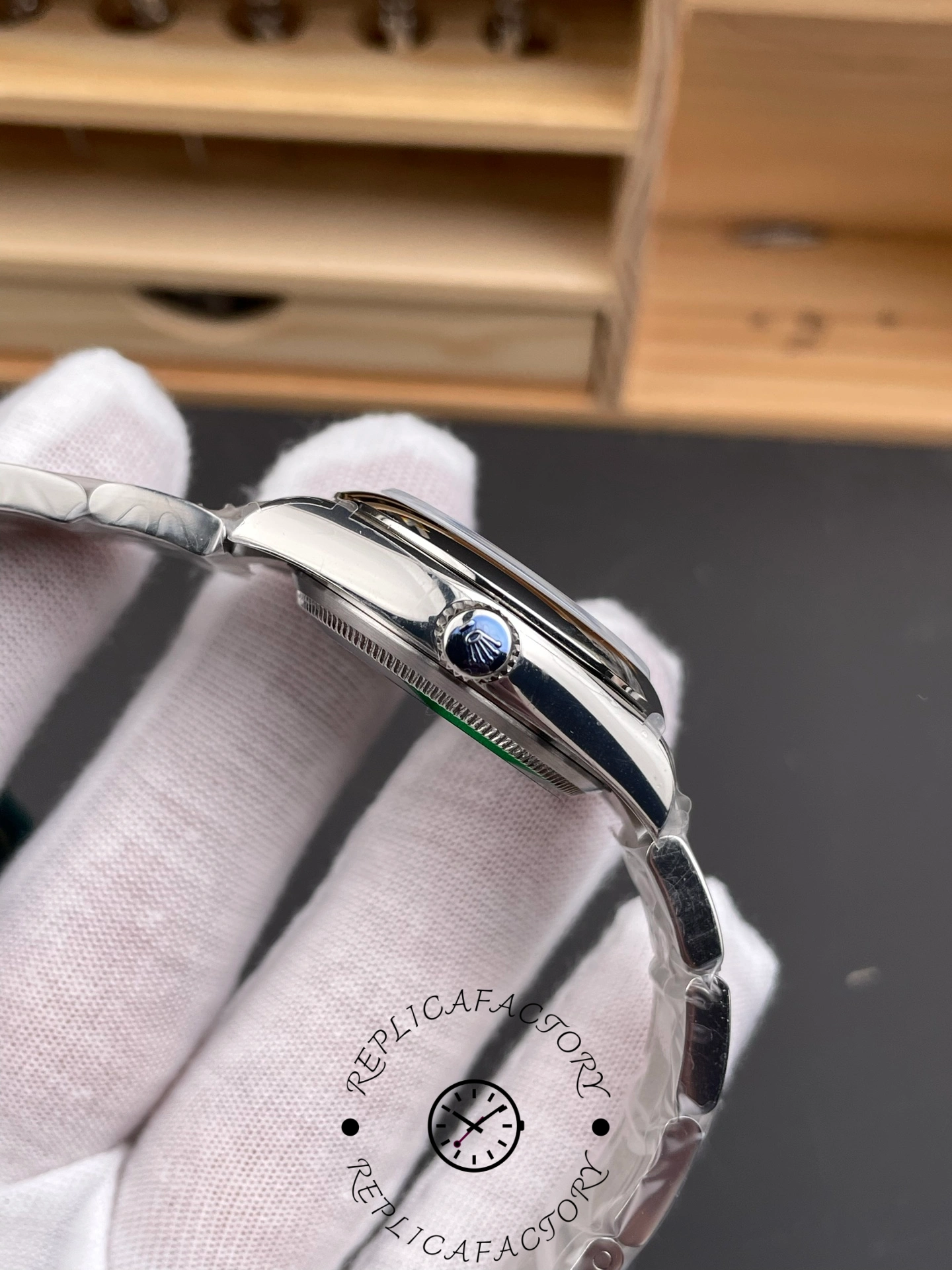 Rolex Oyster Perpetual 31 Turquoise Blue Dial 277200 0007 Women's Watch