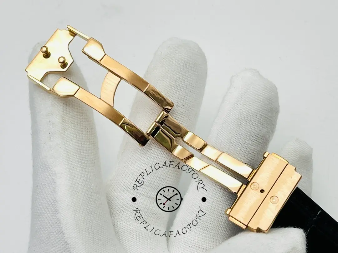 Hublot Classic Fusion 542.OX.1181.LR.1704 deployant clasp detail, folding buckle opened view.