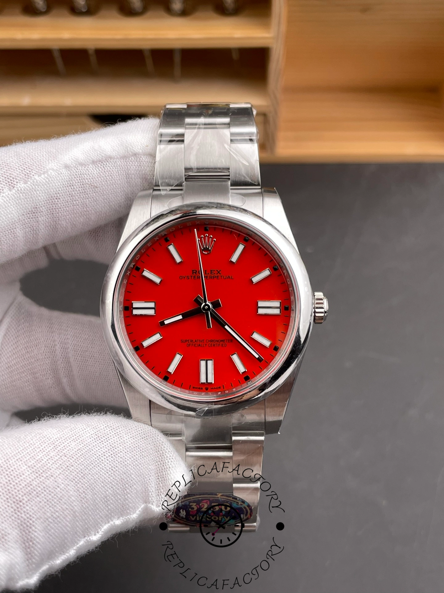 Rolex Oyster Perpetual 41 124300 0007 Red Dial