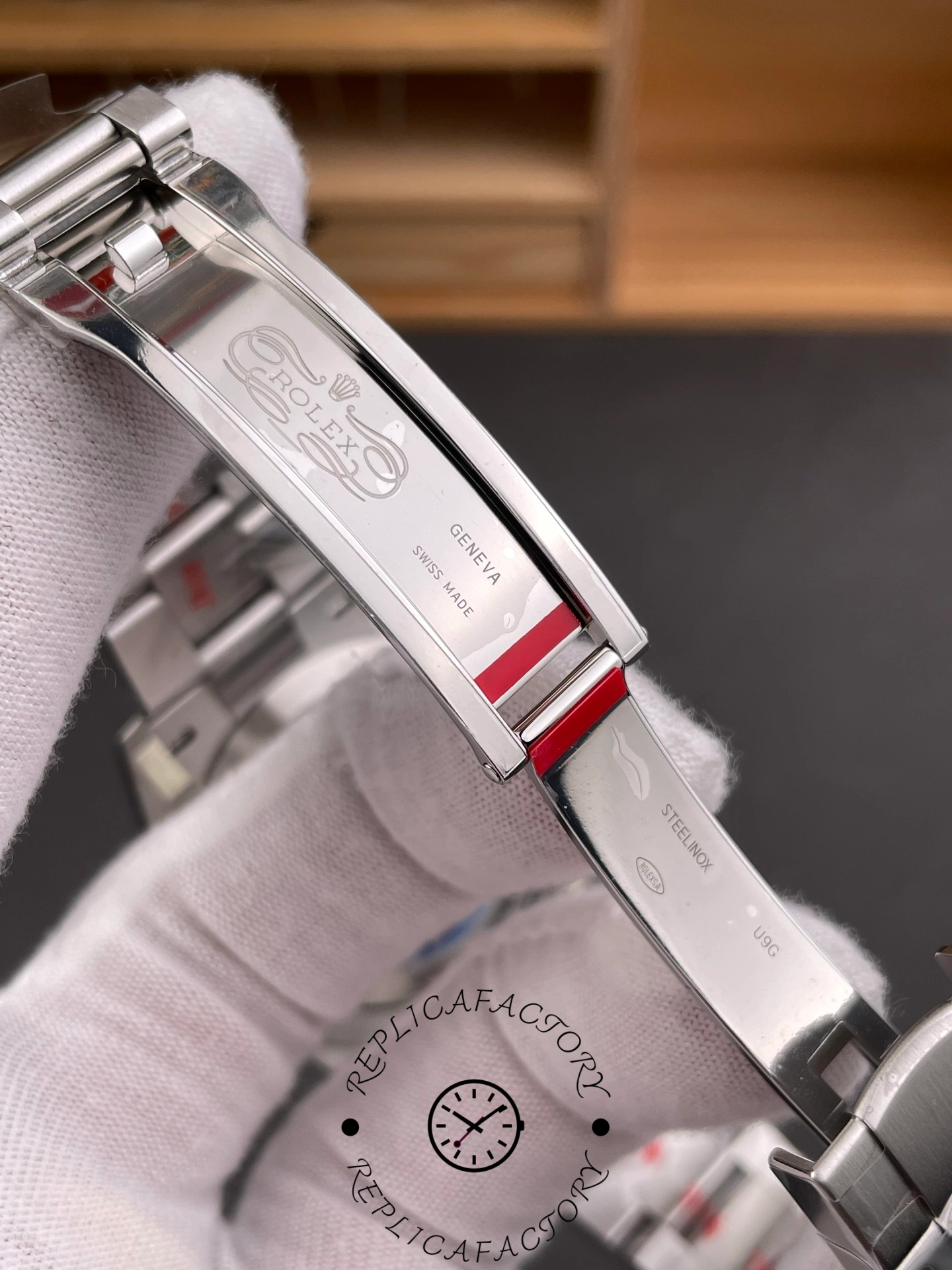 Rolex Oyster Perpetual 41 124300 0007 Red Dial
