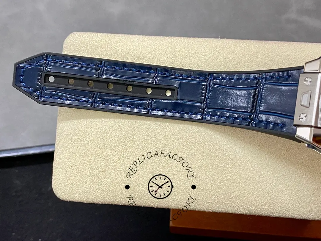 Strap detail of Hublot Big Bang One Click 465.SX.7170.LR.1204 showing blue alligator leather.