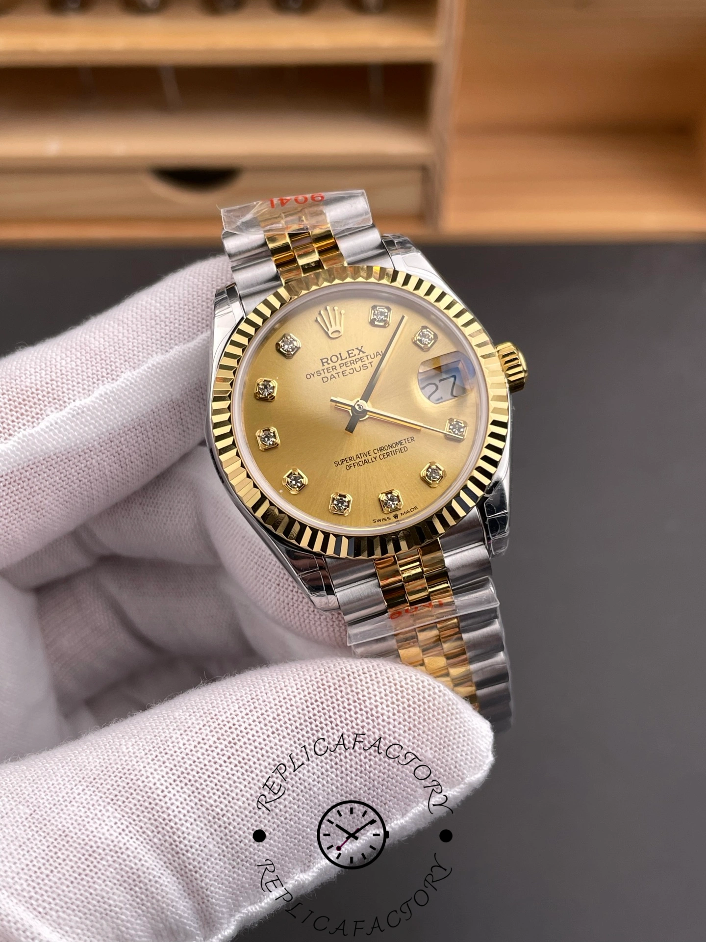 Rolex Datejust 126233 Champagne Diamond Dial Fluted Bezel 36MM Unisex Replica Watch