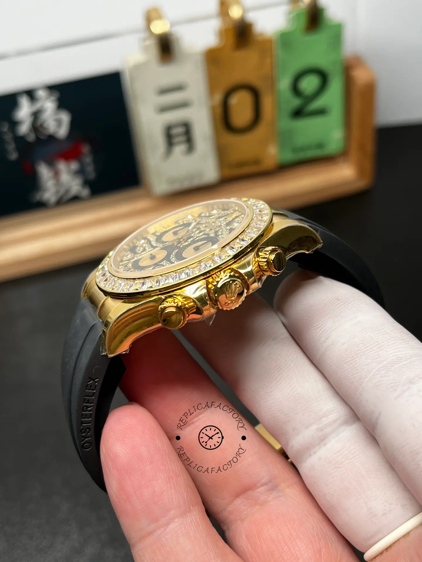 Rolex Cosmograph Daytona 116588 Yellow Gold Black Rubber Strap 40mm Mens Replica Watch