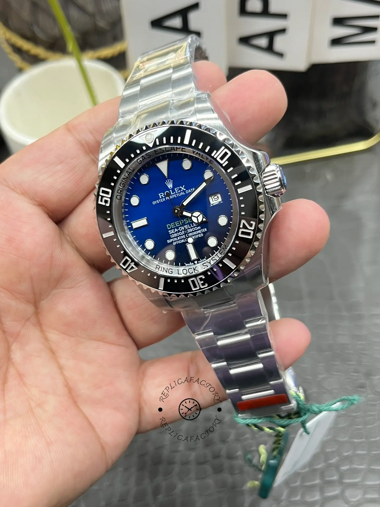 Rolex Sea-Dweller Deepsea 136660 0005 Stainless Steel Black Blue Dial 44MM Mens Replica Watch