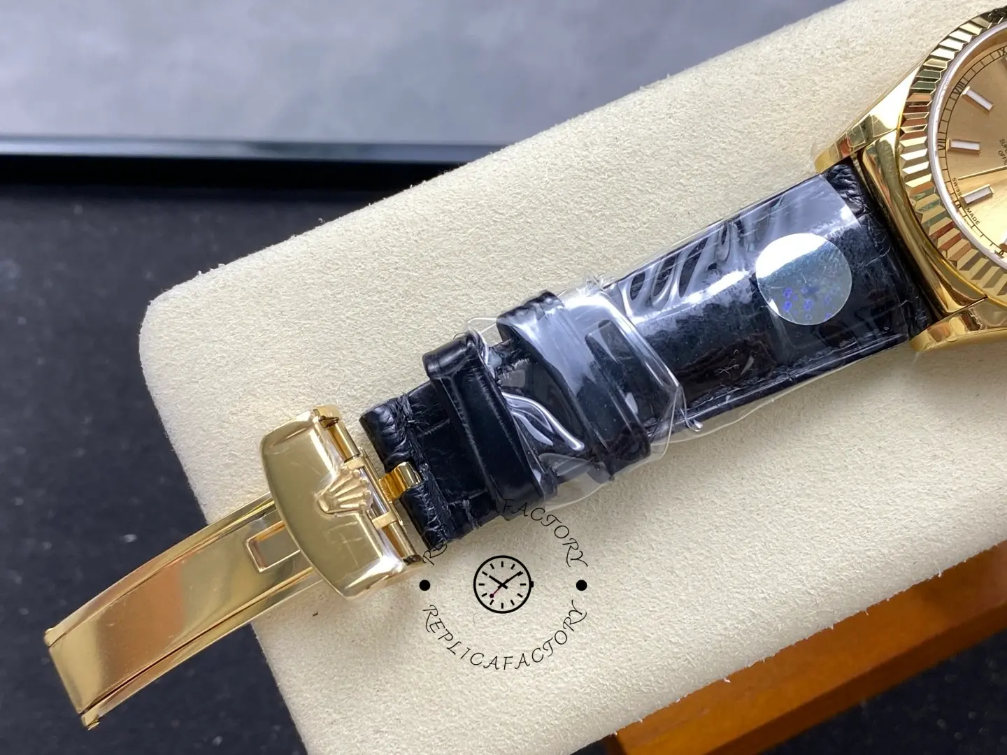 1:1 Clone Rolex Day-Date Champagne Index Dial 36 Leather Strap 118138