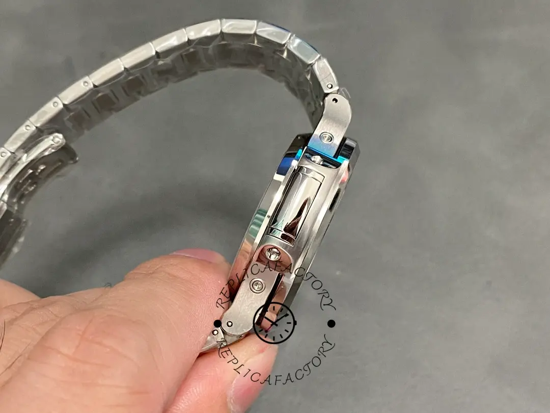 Side profile of the Patek Philippe Nautilus 5740 1G 001 highlighting the case thickness and bracelet curve.