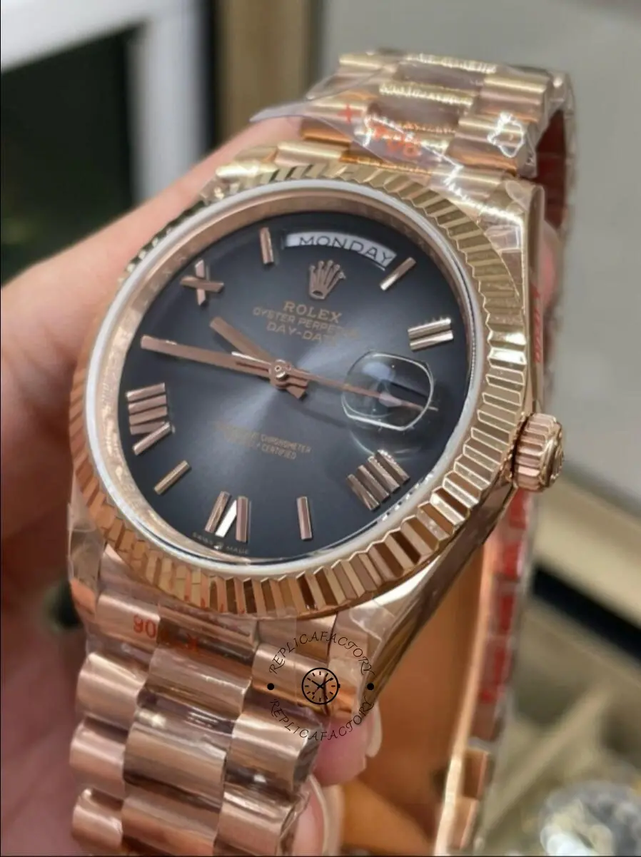 Rolex Day Date in 18 ct Everose Gold M228235 0055 40mm