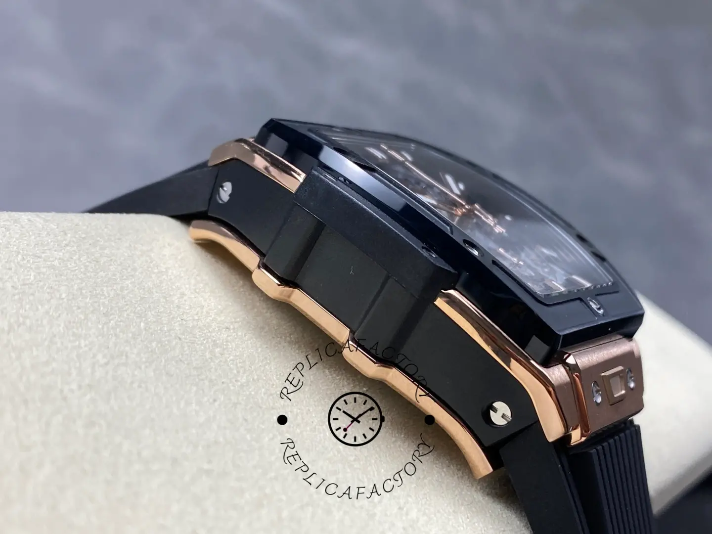 Bezel and case finish detail of Hublot 642.OM.0180.RX showing brushed and polished contrast surfaces.