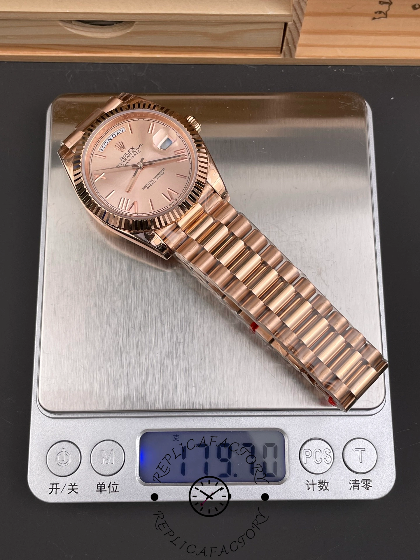 Rolex Day-Date 228235 Sundust Roman Numeral Dial Fluted Bezel 40mm Mens Replica Watch
