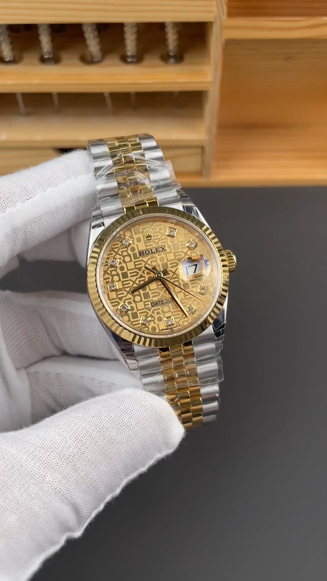 Rolex Datejust 126233 Champagne Jubilee Dial Fluted Bezel 36MM Unisex Replica Watch