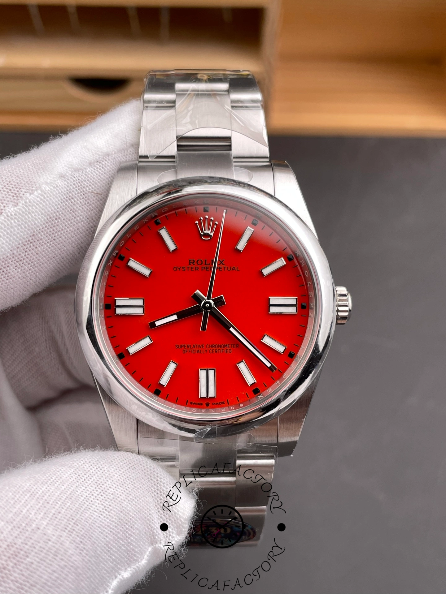 Rolex Oyster Perpetual 41 124300 0007 Red Dial