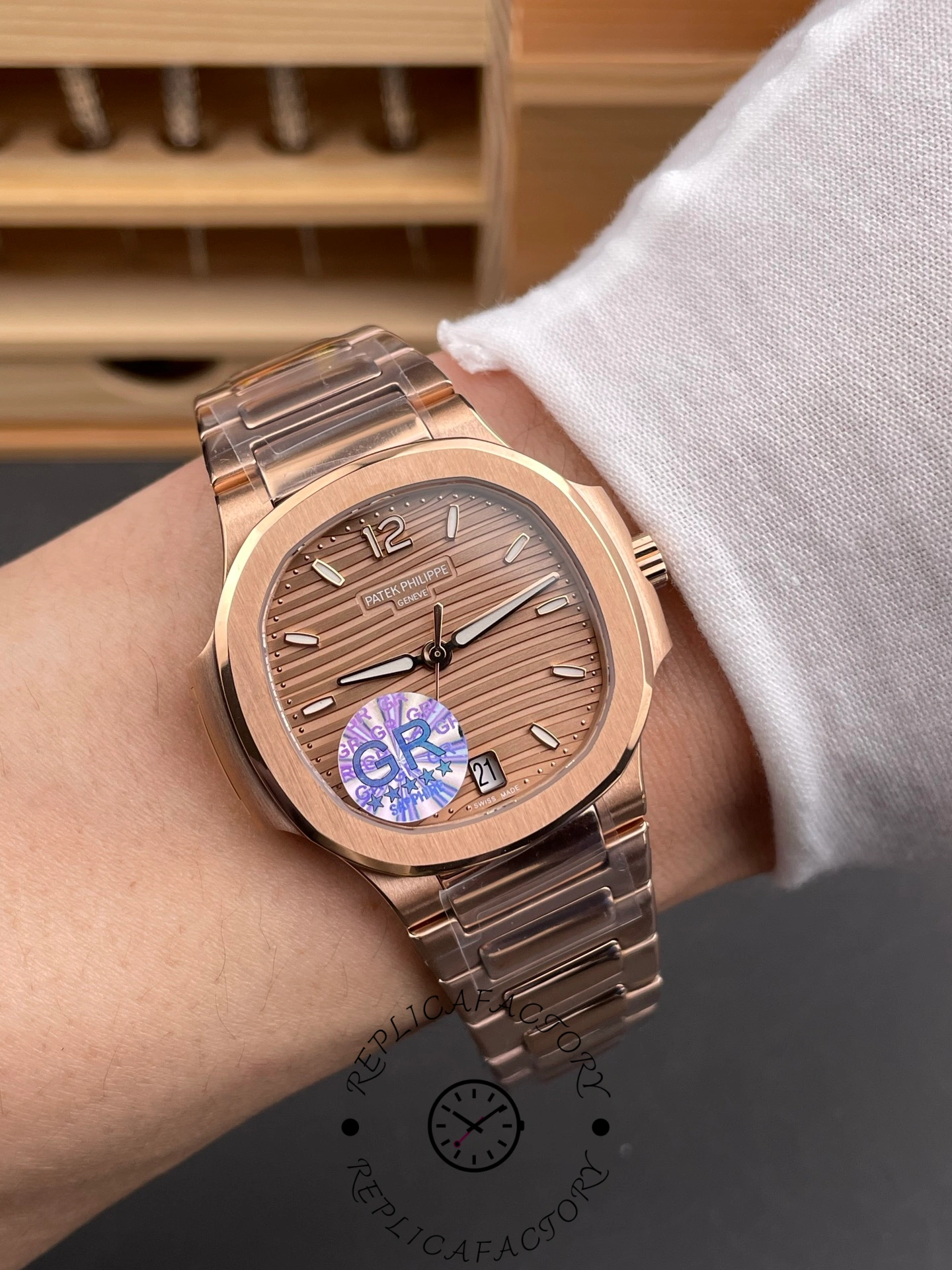 Replica Patek Philippe Nautilus 7118 1R 010 35.2mm