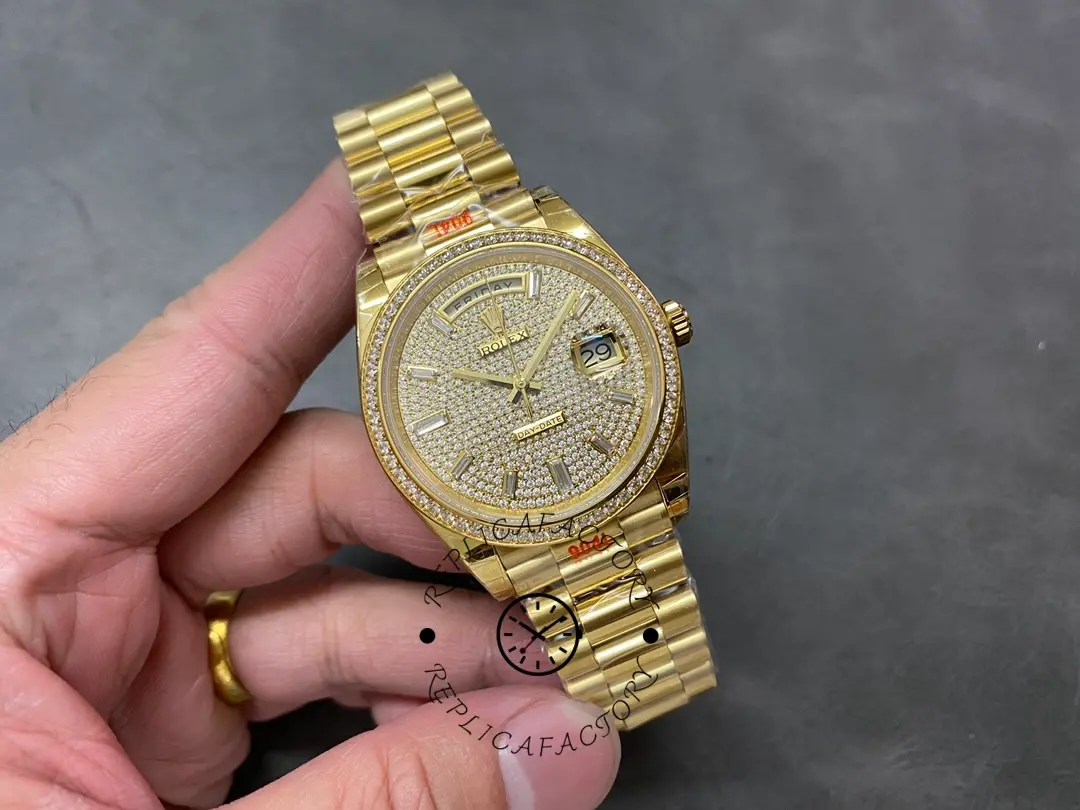 Rolex Day-Date 40 18K Yellow Gold Diamond Paved Dial Diamond m228348rbr 0037