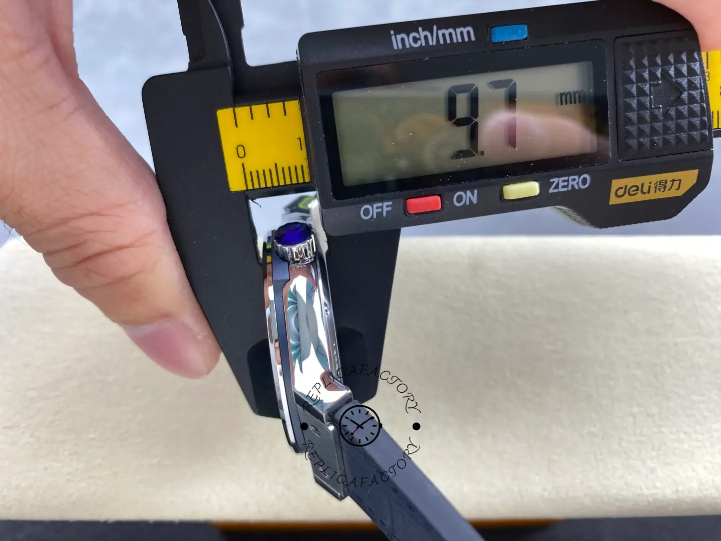 Caliper measurement of Hublot Classic Fusion 542.NX.7170.LR showing case thickness from side view.