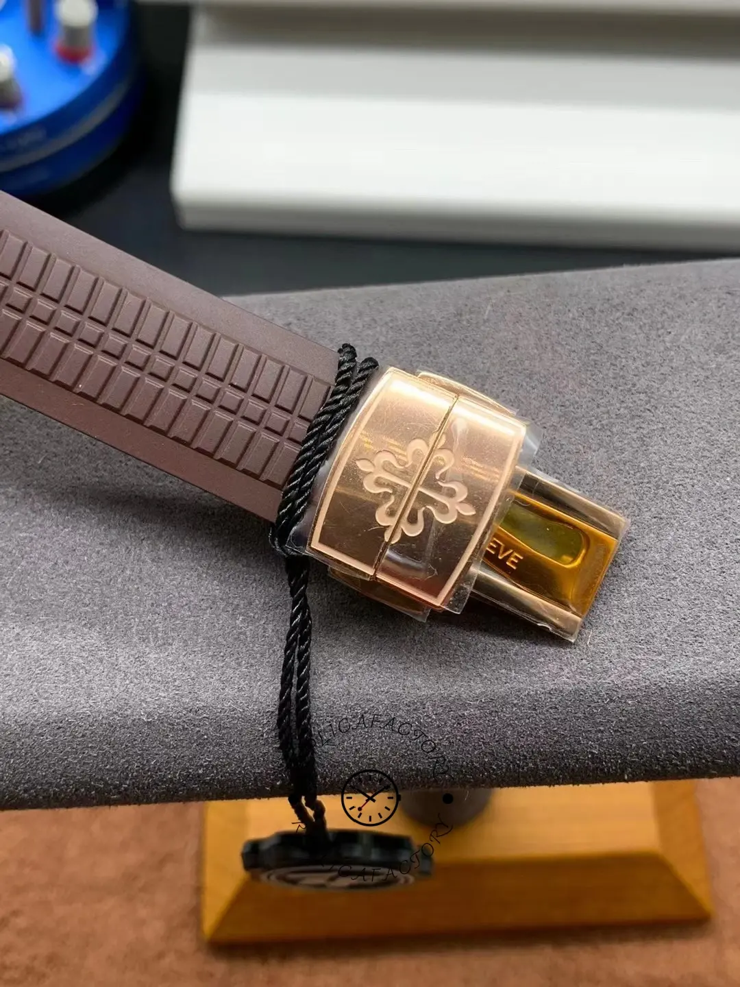 Buckle and strap detail of the Patek Philippe Aquanaut 5164R-001 showing the clasp and strap texture.