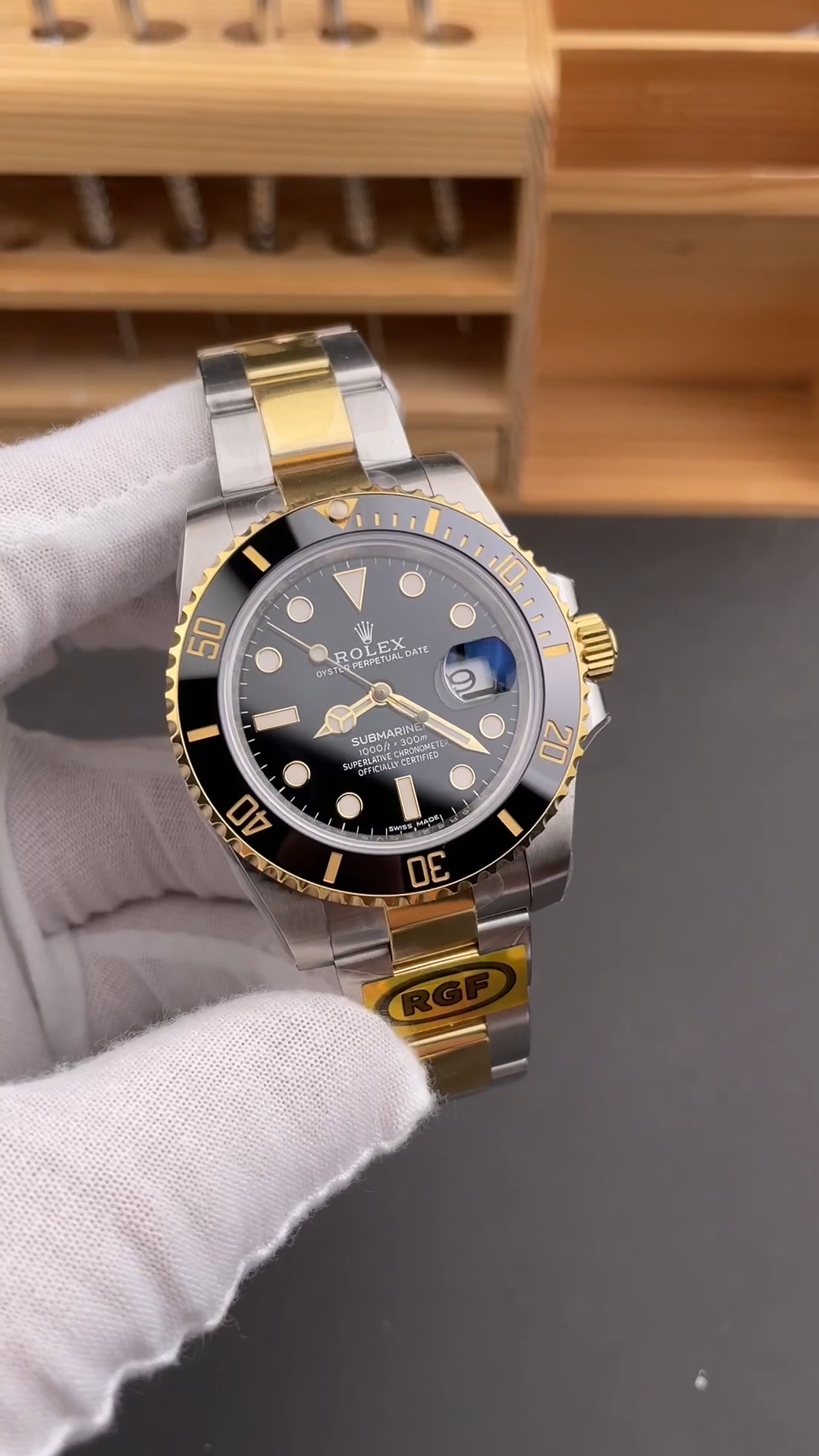 Rolex Submariner Date 116613 Stainless Steel Case Black Dial 40mm Mens Replica Watch