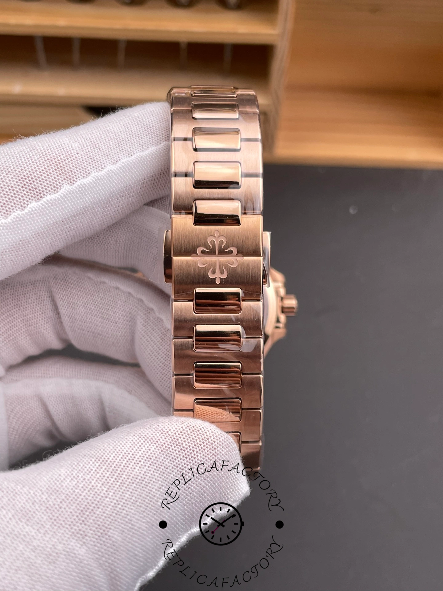 Replica Patek Philippe Nautilus 7118 1200R 001 Watch