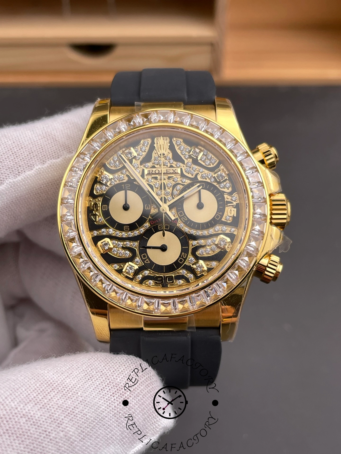 Rolex Cosmograph Daytona 116588 Yellow Gold Black Rubber Strap 40mm Mens Replica Watch