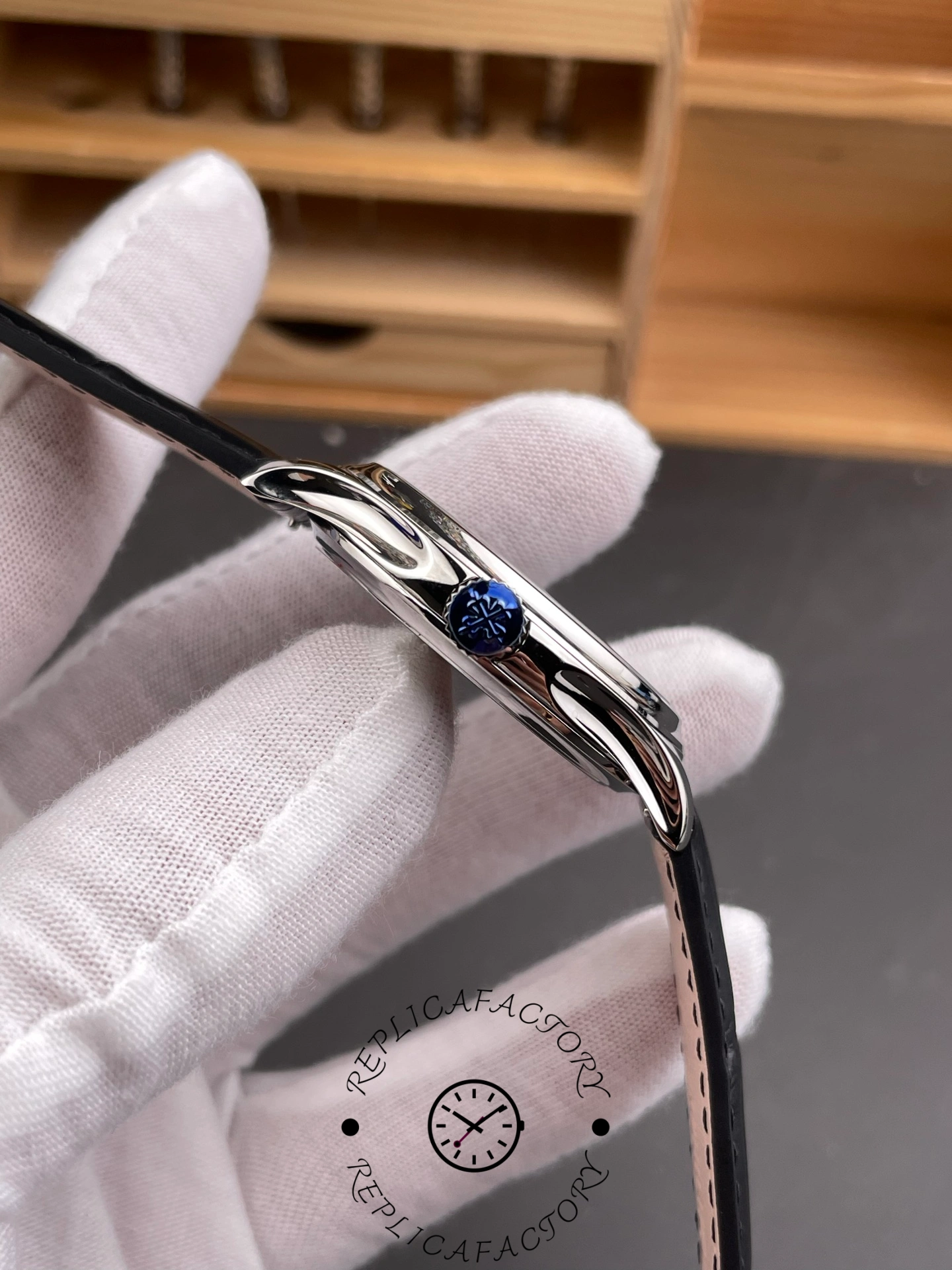 Patek Philippe Calatrava 5227G-010 39MM