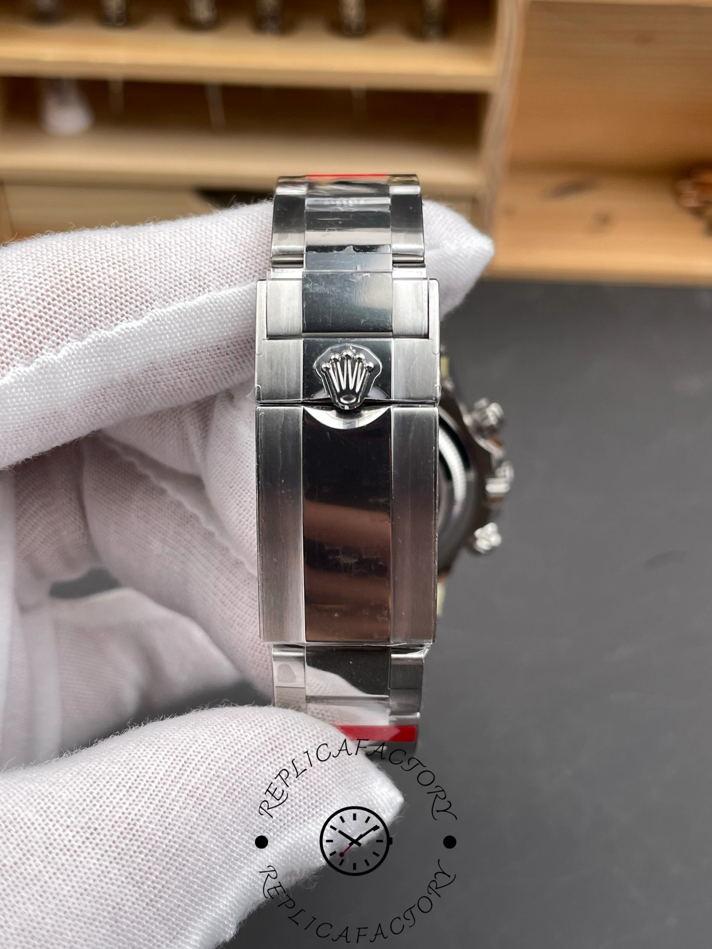 Replica Rolex Platinum Cosmograph Daytona Ice Blue Ice Blue Diamond Baguette Mark 126506 0002