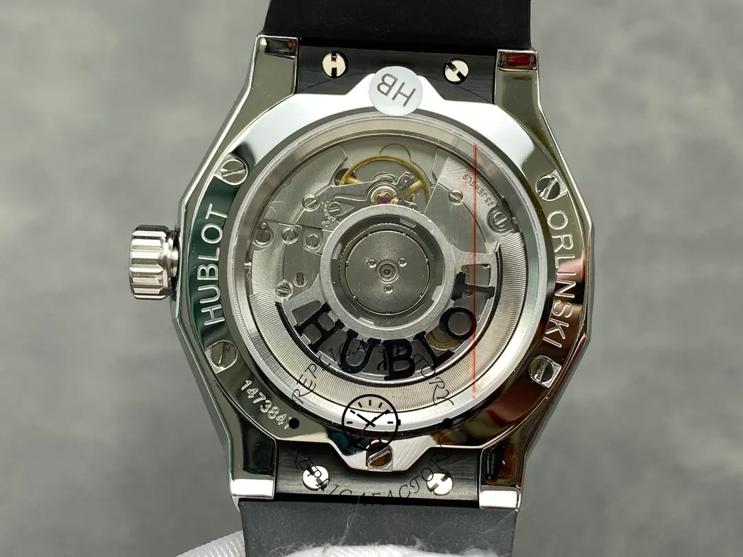 Clasp close-up of Hublot Classic Fusion 550.NS.1800.RX.1604.ORL19 showing the engraved clasp plate.