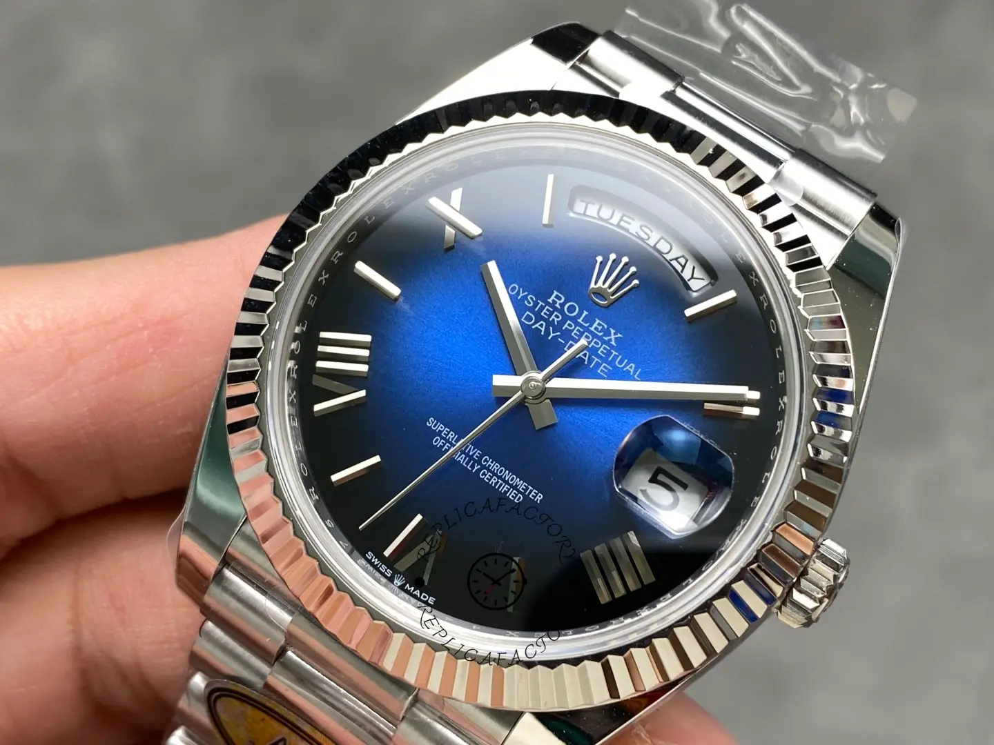 Rolex Day-Date 40MM White Gold 228239-0076 Blue Ombré Dial 1:1 Clone