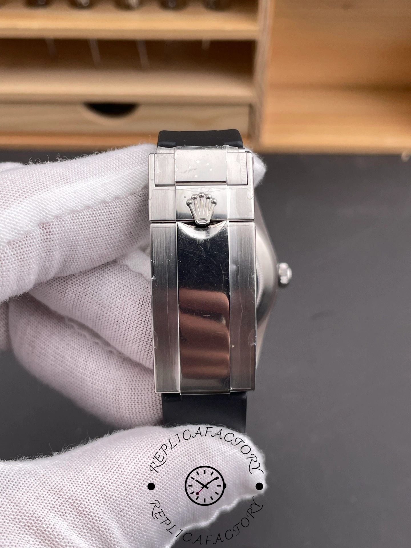 1:1 Clone Rolex Air-King 126900 0001 Black Dial Rubber Strap