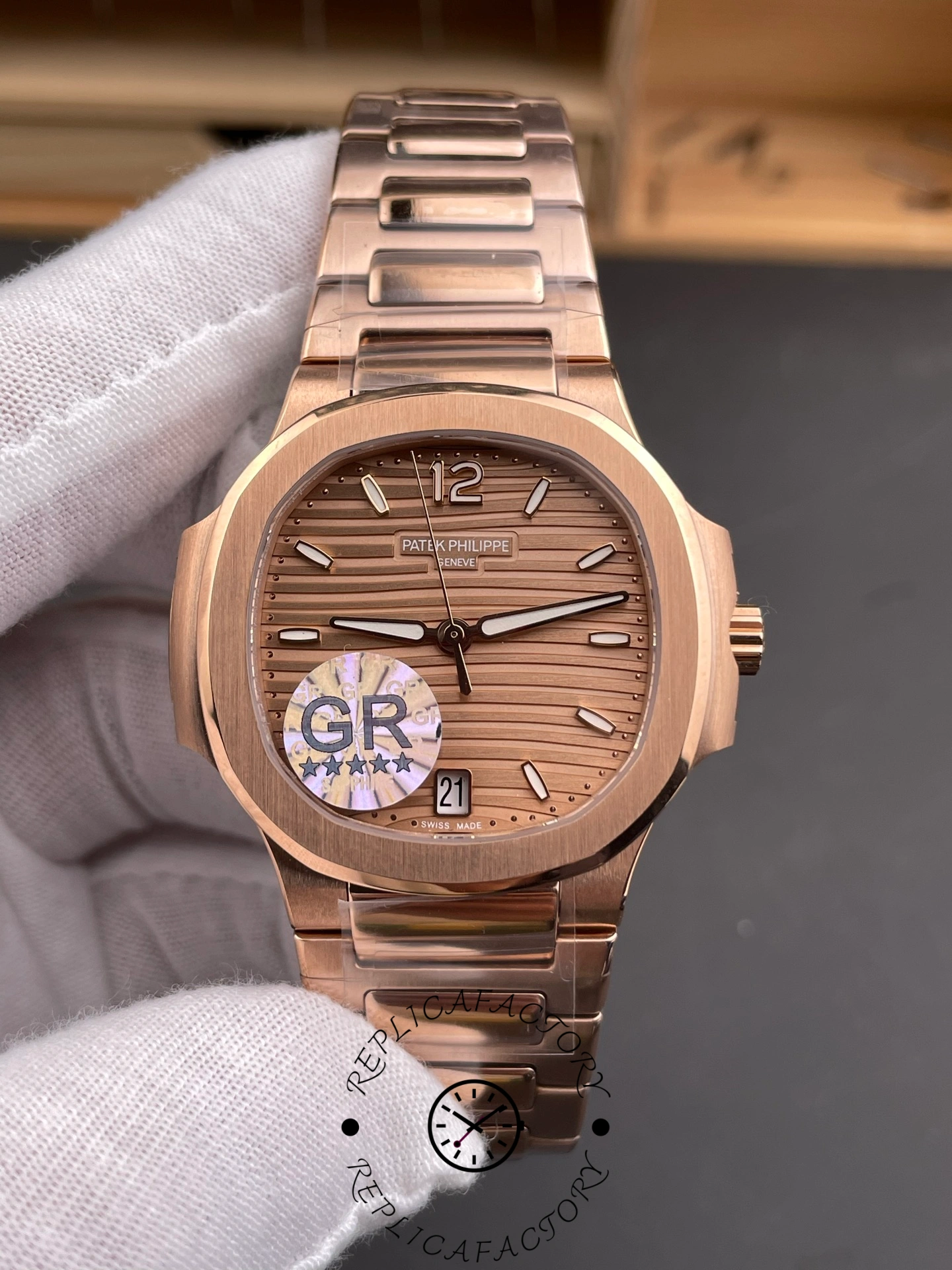 Replica Patek Philippe Nautilus 7118 1R 010 35.2mm