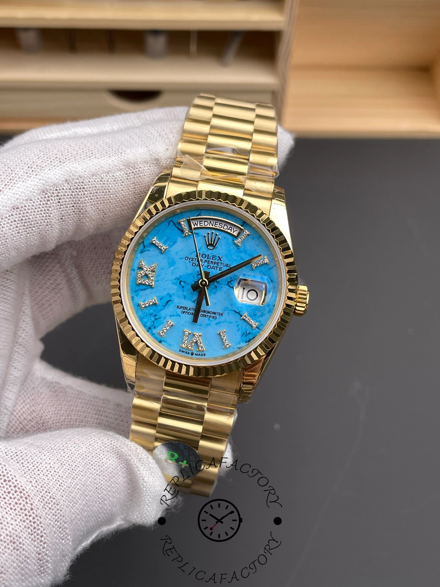 Rolex Day-Date 128238 Fluted Bezel Turquoise Diamond Dial 36MM Unisex Replica Watch