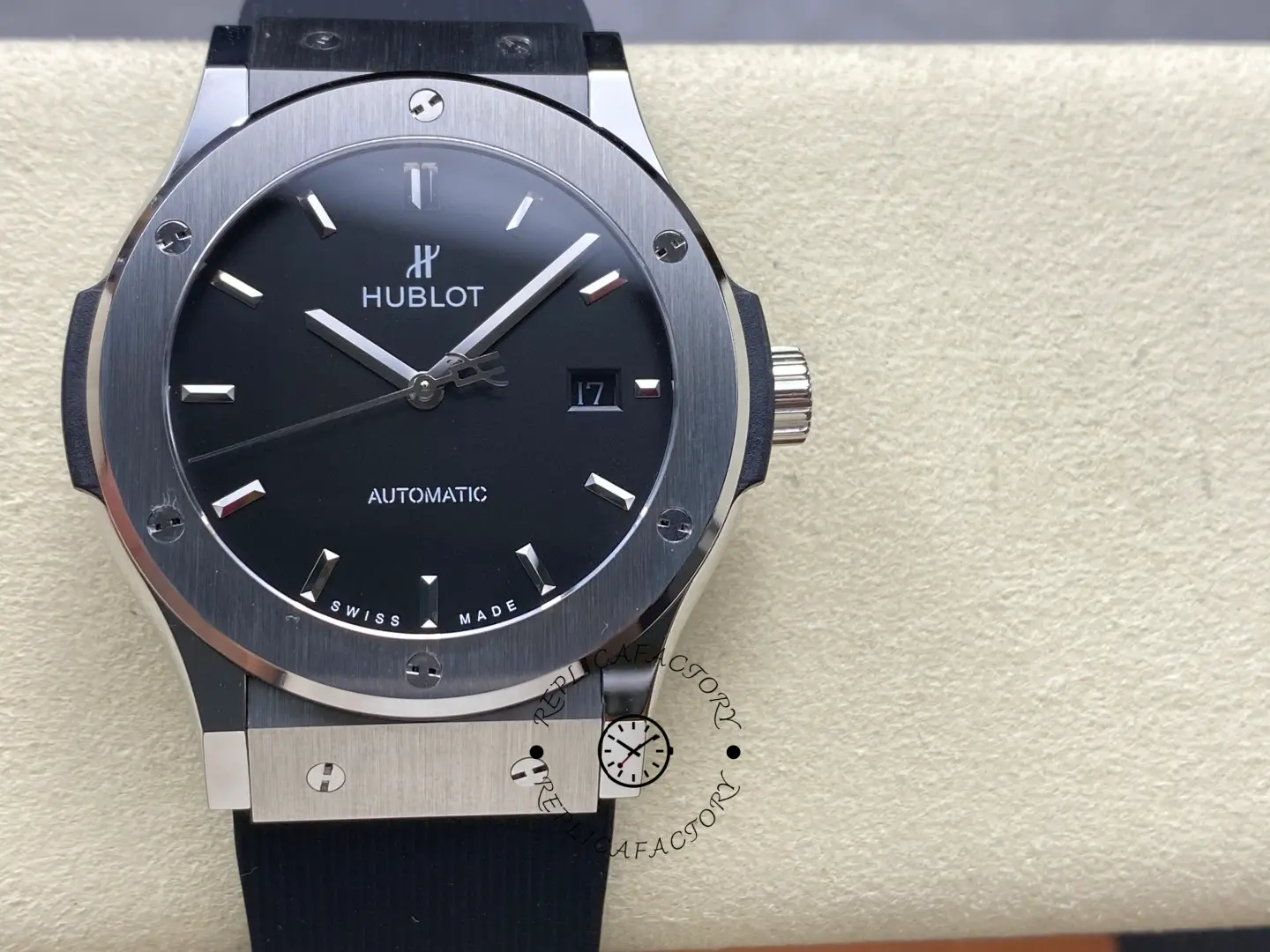 Front close-up of Hublot 542.NX.1171.RX highlighting black dial, baton markers, and date at 3 o’clock.