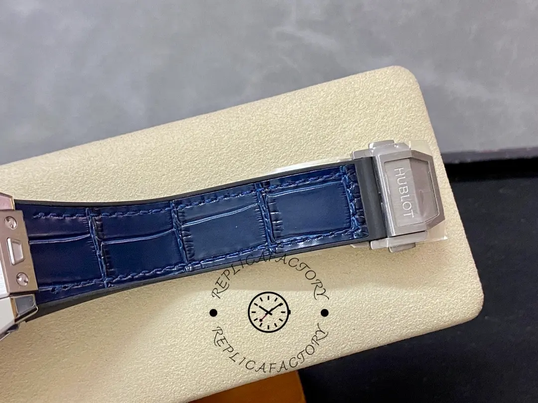 Clasp detail of Hublot Big Bang One Click 465.SX.7170.LR.1204 with deployant buckle.