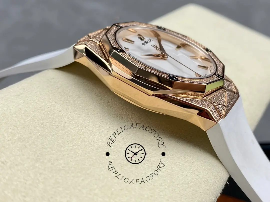 Hublot Classic Fusion 550.OS.2200.RW.1604.ORL20 40mm