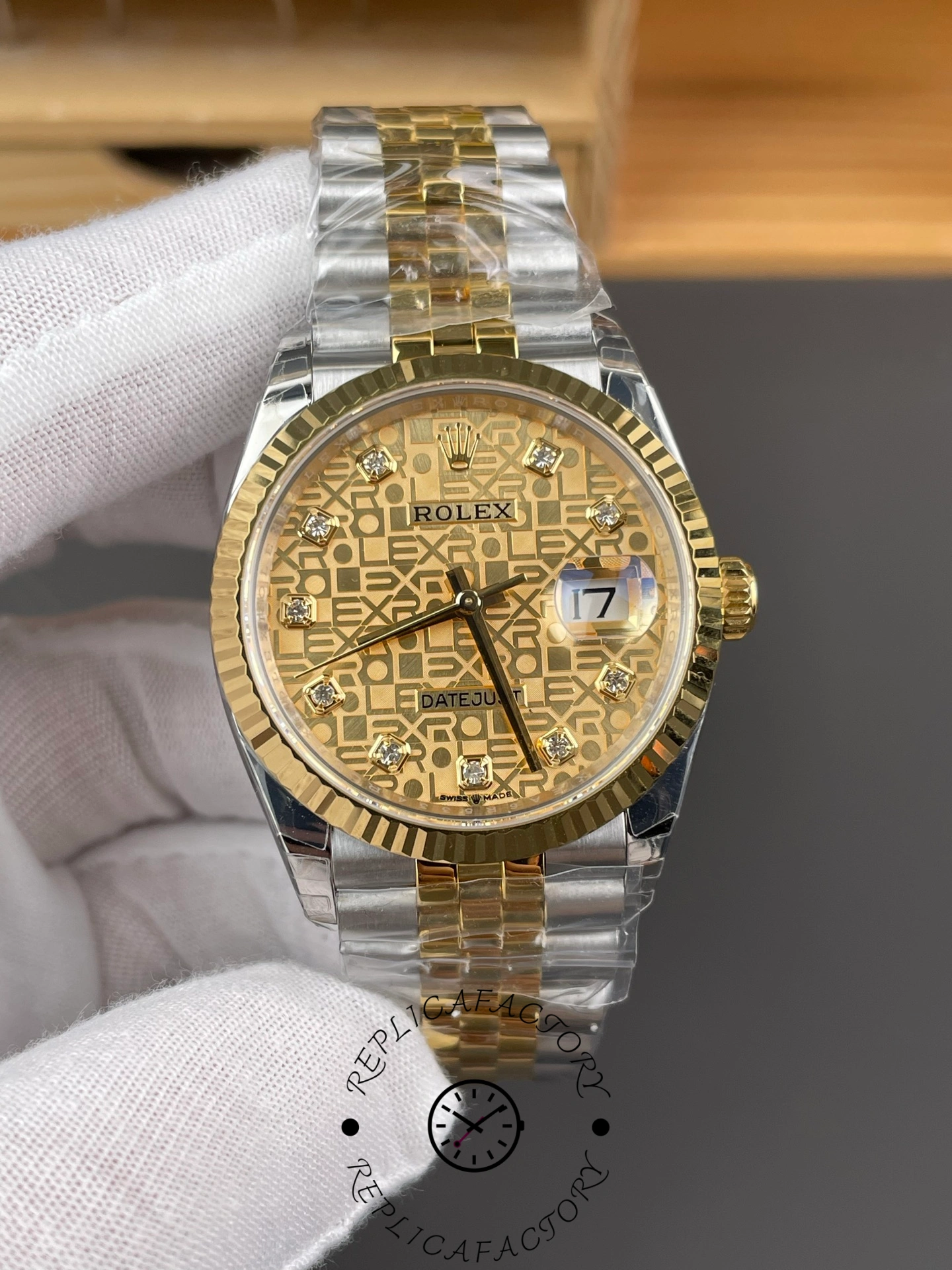 Rolex Datejust 126233 Champagne Jubilee Dial Fluted Bezel 36MM Unisex Replica Watch