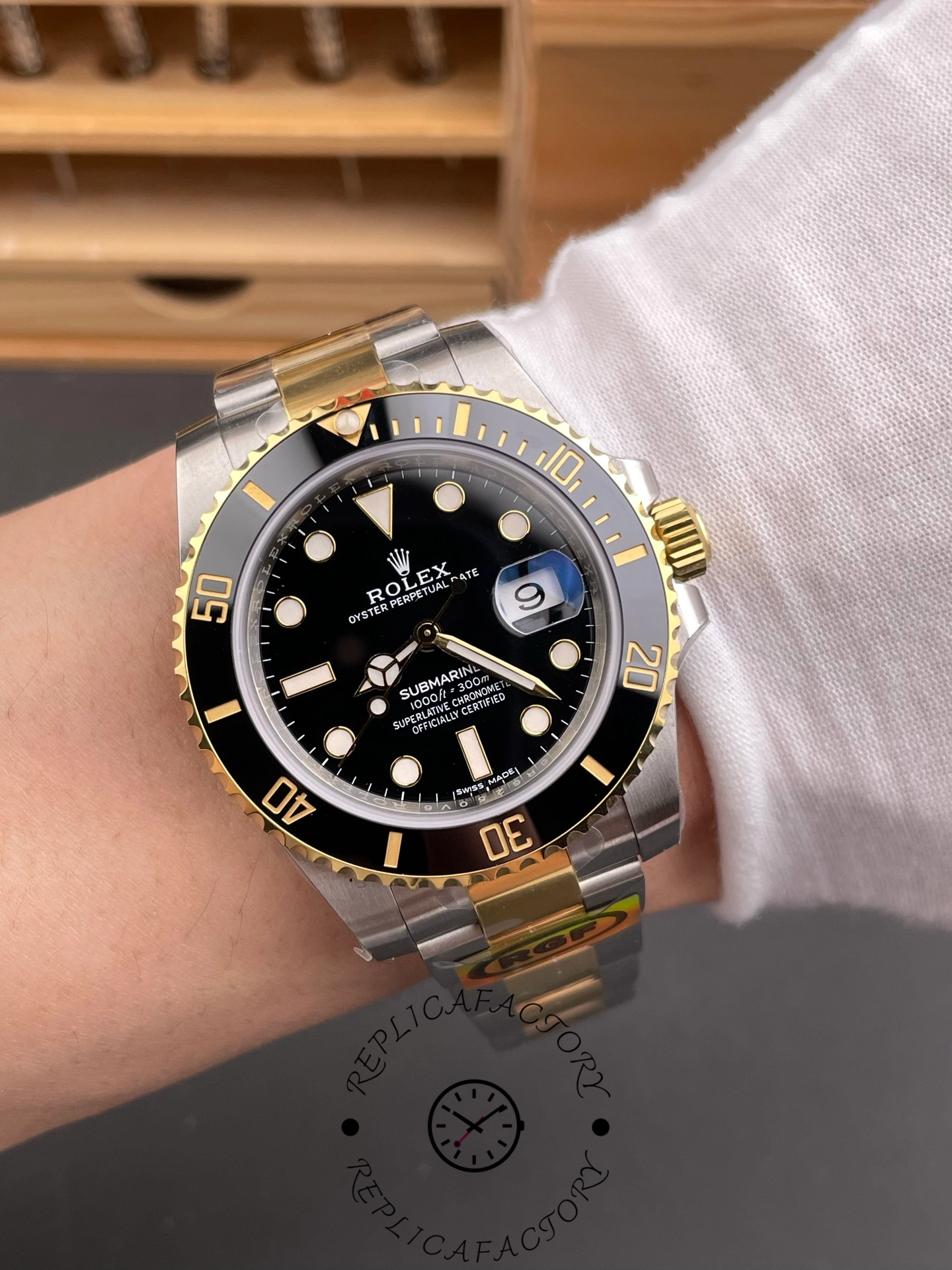 Rolex Submariner Date 116613 Stainless Steel Case Black Dial 40mm Mens Replica Watch