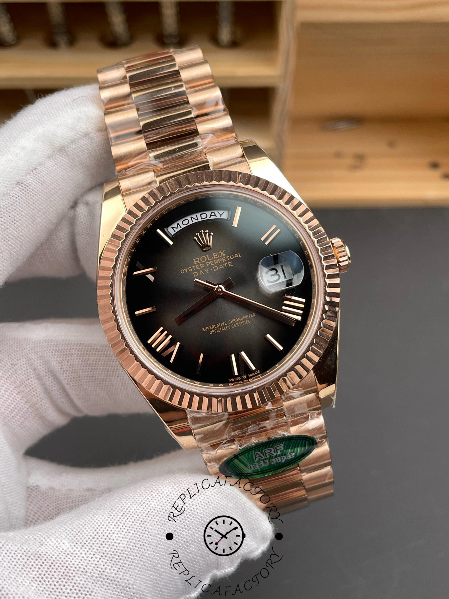 Rolex Day Date in 18 ct Everose Gold M228235 0055 40mm
