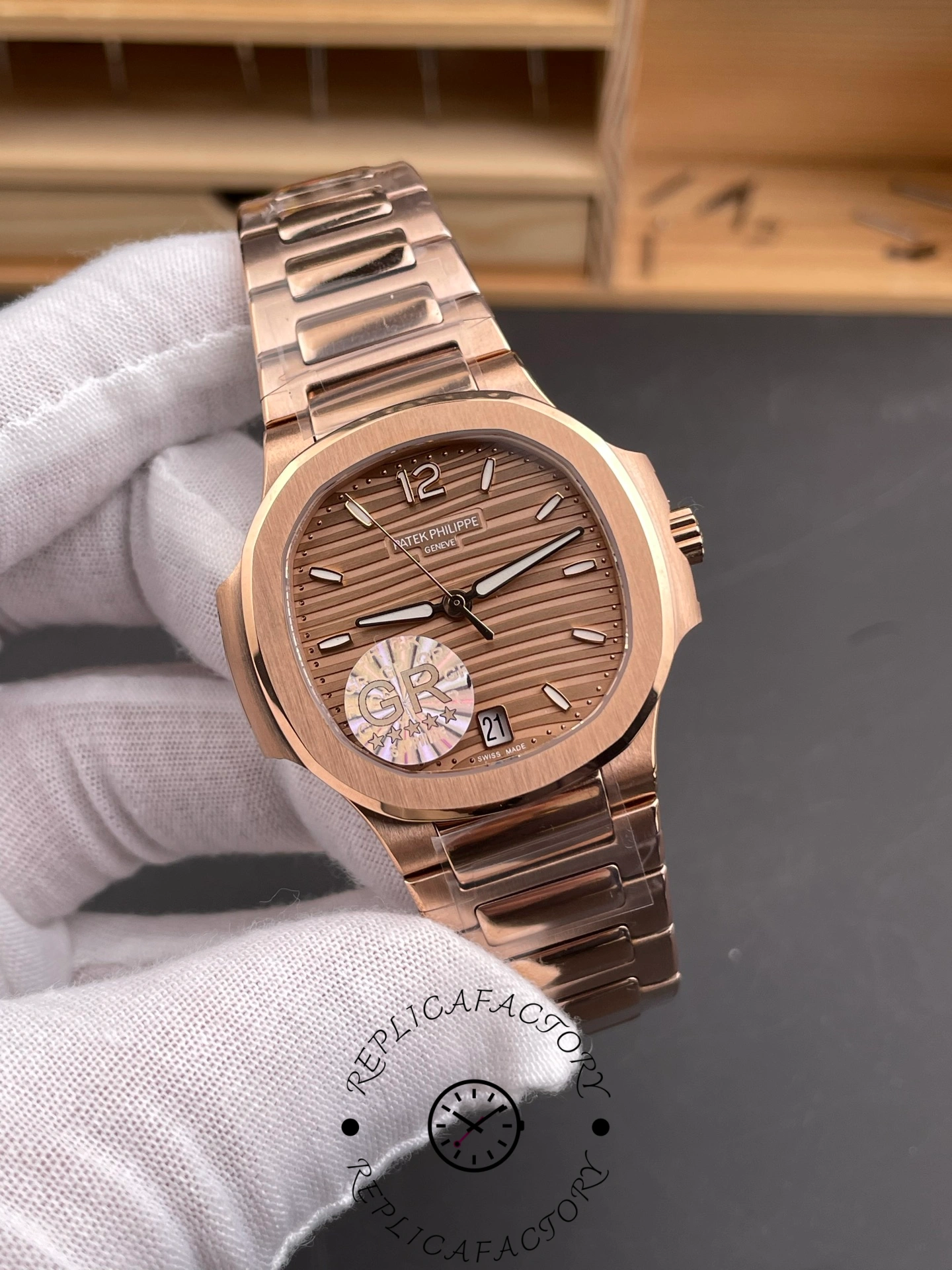 Replica Patek Philippe Nautilus 7118 1R 010 35.2mm