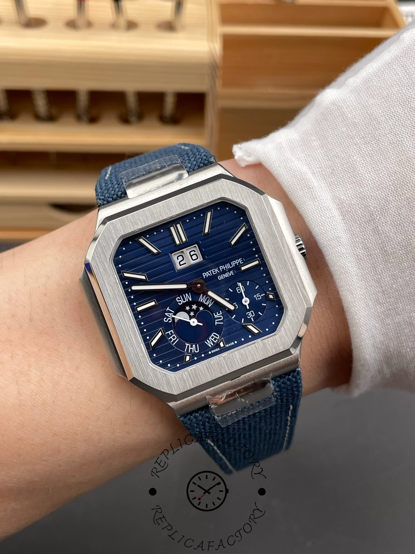 Patek Philippe Cubitus Platinum 5822P 001