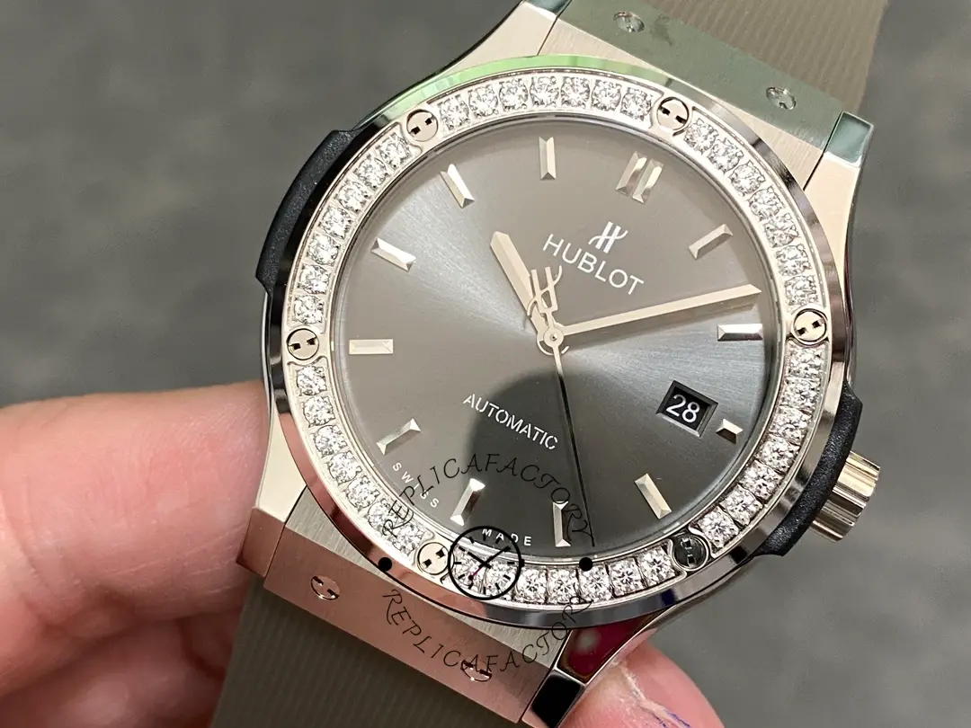 Hublot Classic Fusion Replica 38 Titanium Diamond-Set 565.NX.7071.RX.1204