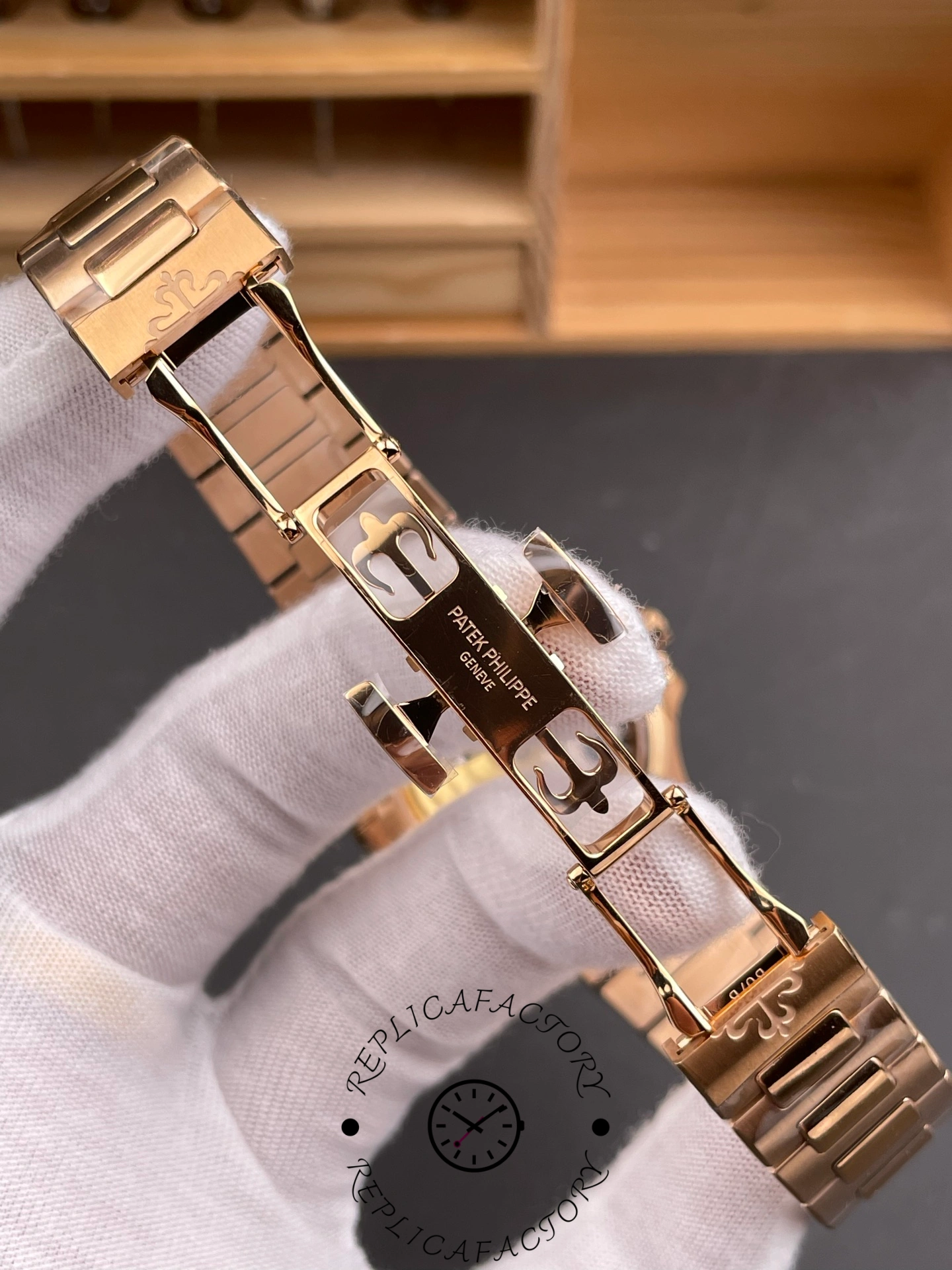 Patek Philippe Nautilus Ladies Rose Gold Gemset Bezel 7118 1300R 001